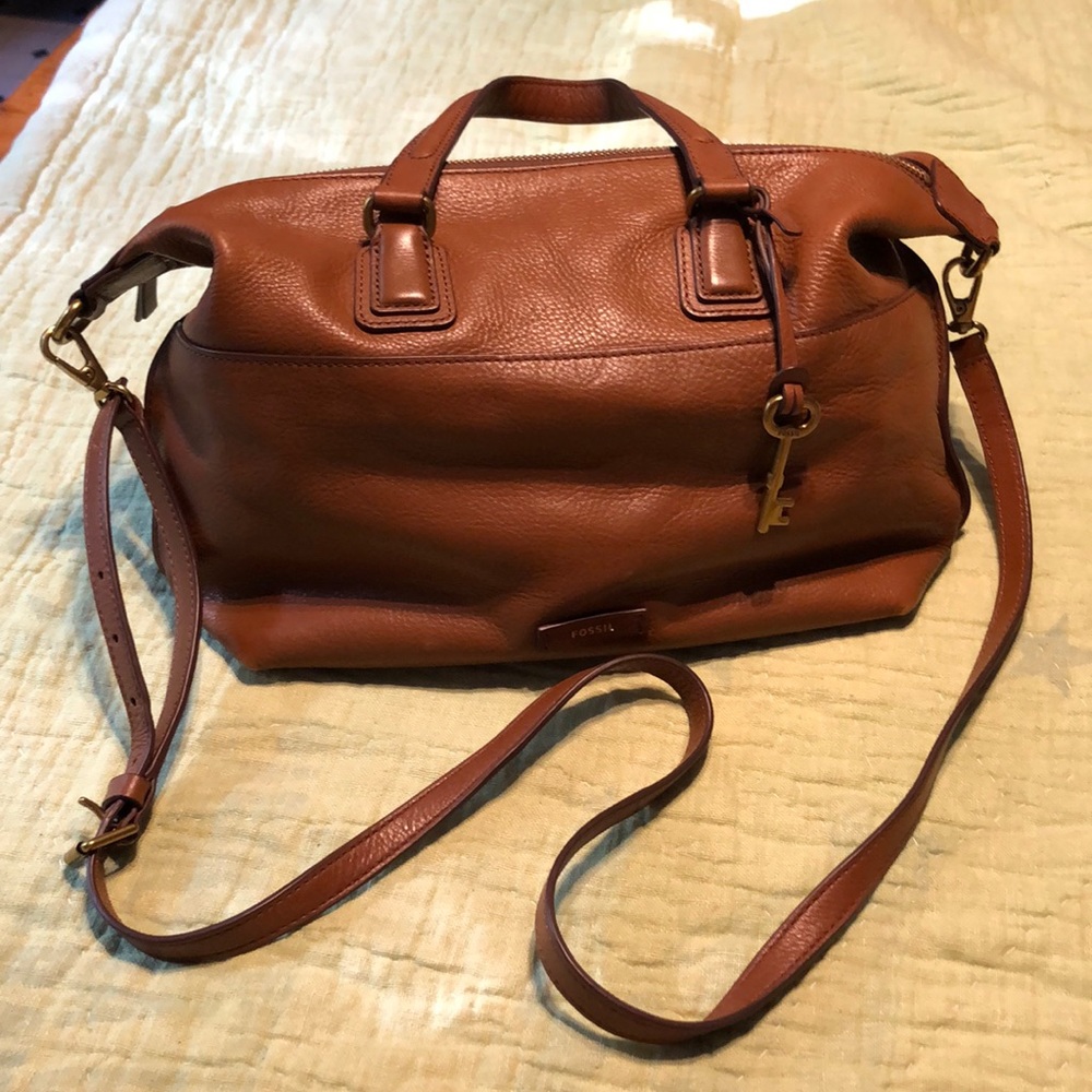 Brown leather fossil purse, great condition